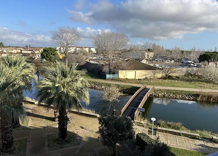 Appartement Appt 2 Pieces Avec Climatisation Et Parking, Vue Sur - Port Camargue - Fr-1-250-299 *