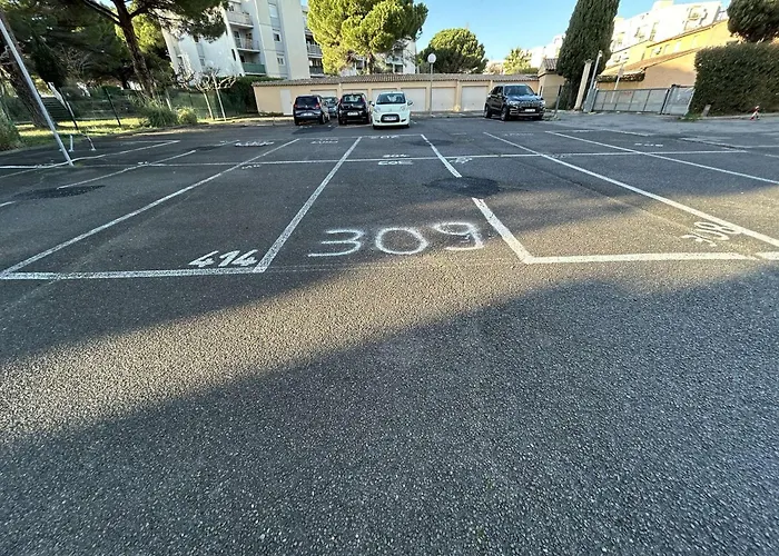 Appartement Appt 2 Pieces Avec Climatisation Et Parking, Vue Sur - Port Camargue - Fr-1-250-299 *