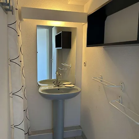 Appt 2 Pieces Avec Climatisation Et Parking, Vue Sur - Port Camargue - Fr-1-250-299 شقة *