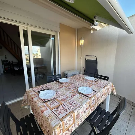 Appt 2 Pieces Avec Climatisation Et Parking, Vue Sur - Port Camargue - Fr-1-250-299 لو غراو دو روا